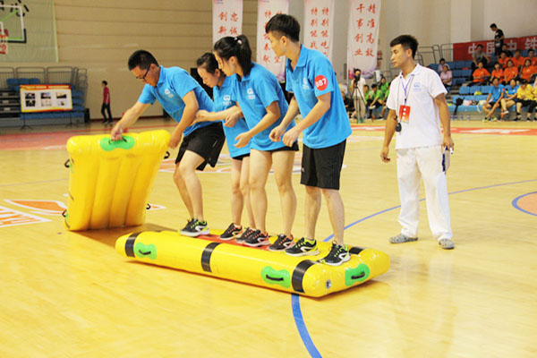 趣味运动会：同舟共济