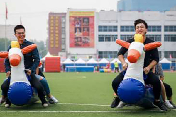趣味运动会：小马快跑