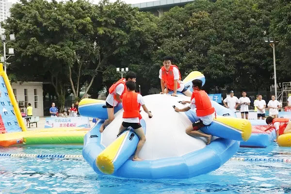 水上运动会：水上陀螺