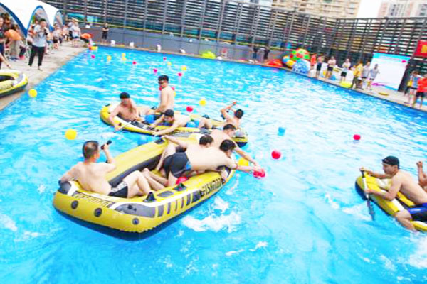 水上运动会：水上冲锋舟